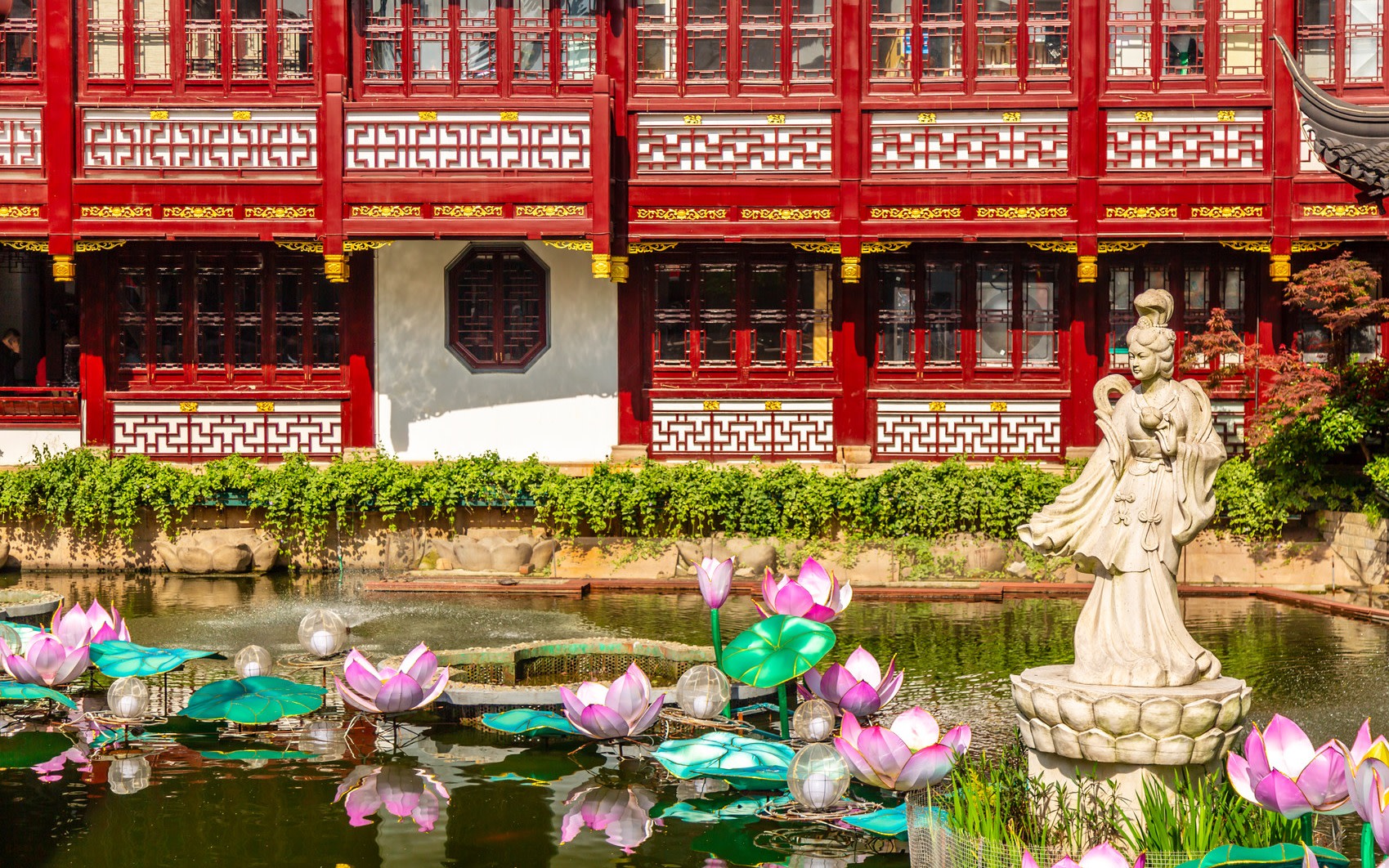 Shanghai Yu Garden & City God Temple Half-Day Tour with Tea Experience