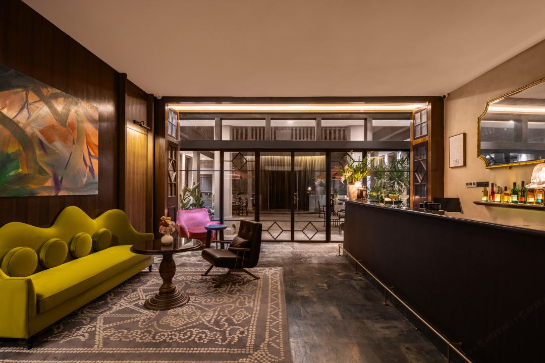 bar