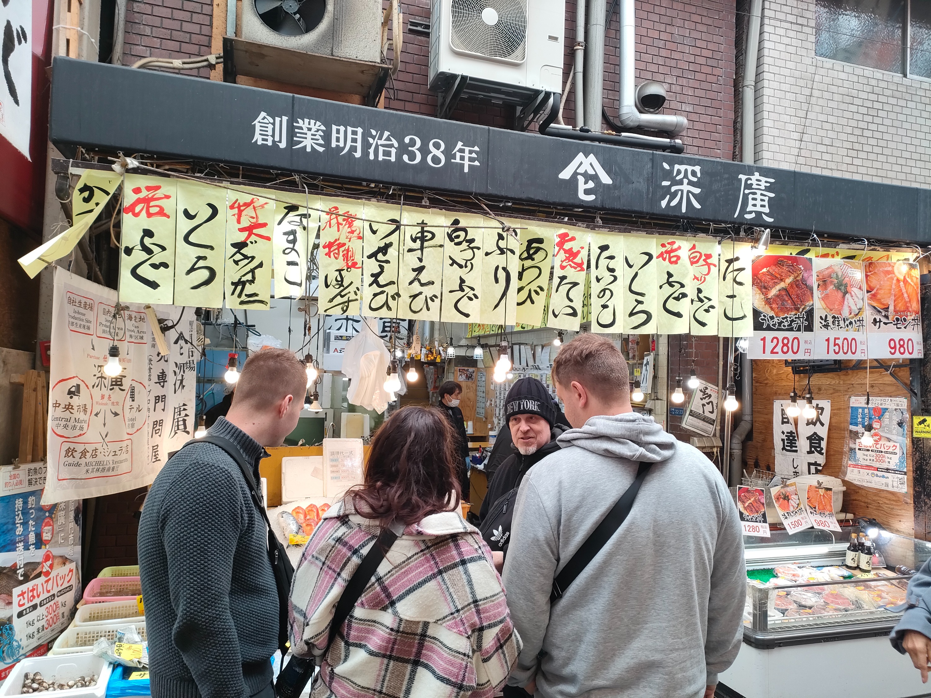 Kuromon Market Private Tour & Takoyaki Making Class in Osaka