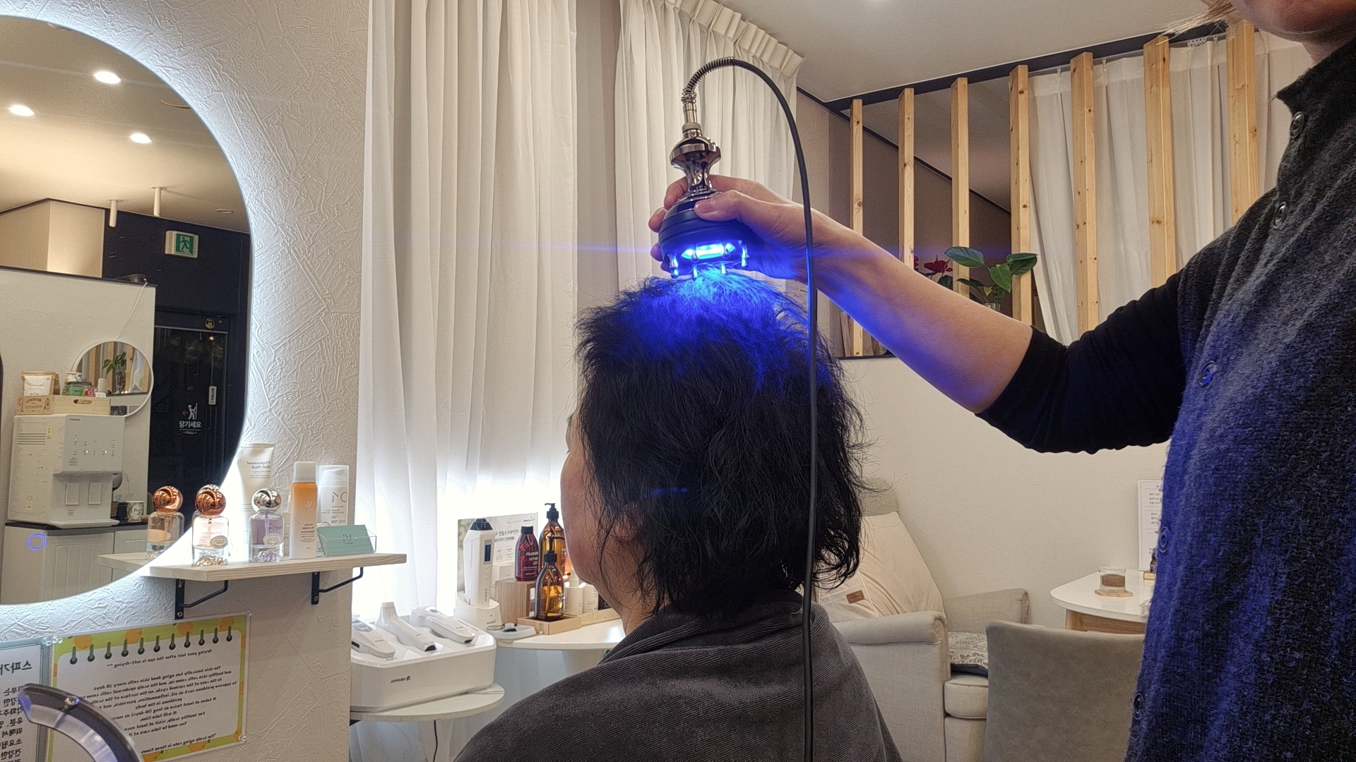 A specialized professional device is used to treat weakened scalps, helping improve scalp strength, circulation, and overall scalp vitality.