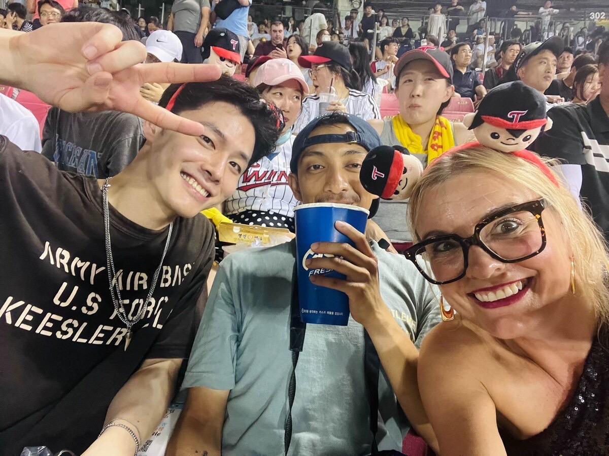 Seoul Korean Baseball / Basketball Game + K-Food Local Experience