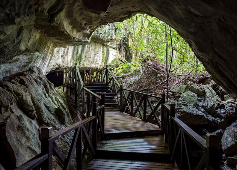 砂拉越洞穴探險之旅