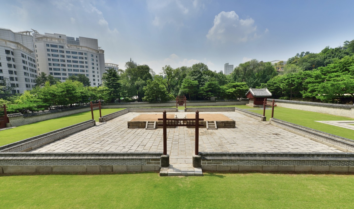 社稷壇,一座歷史悠久的祭壇,朝鮮國王曾在此為土地和穀物之神舉行祭祀儀式 社稷壇,一座歷史悠久的祭壇,朝鮮國王曾在此為土地和穀物之神舉行祭祀儀式