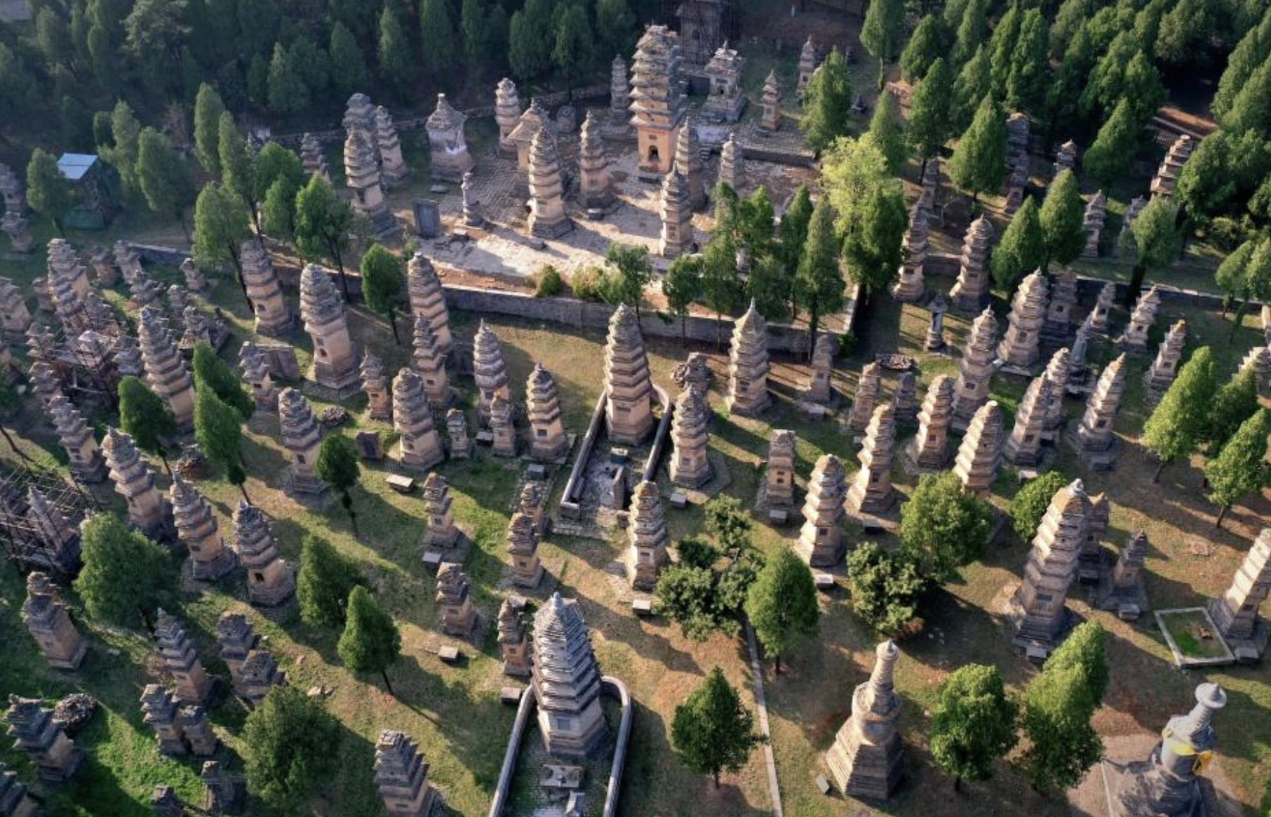 There are more than 240 tomb pagodas of various sizes from the Tang, Song, Jin, Yuan, Ming and Qing dynasties (618-1911), making it the biggest pagoda forest in China.