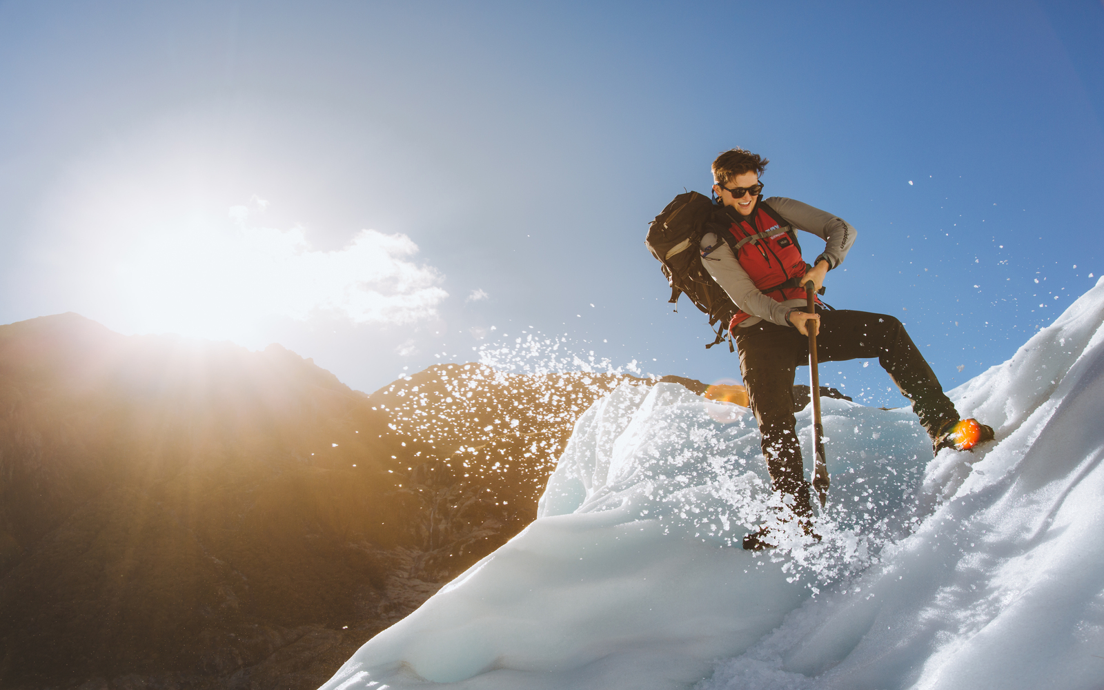 盡情享受高空觀景飛行、冰河降落，以及難忘的冰上健行體驗