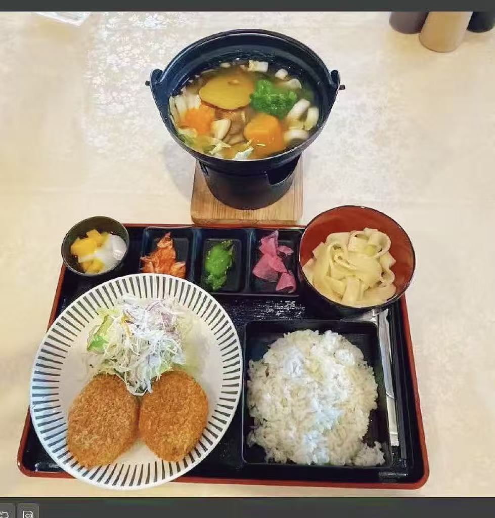 素食野菜鍋方案,圖片僅供參考,具體以當天出餐為準 素食野菜鍋方案,圖片僅供參考,具體以當天出餐為準