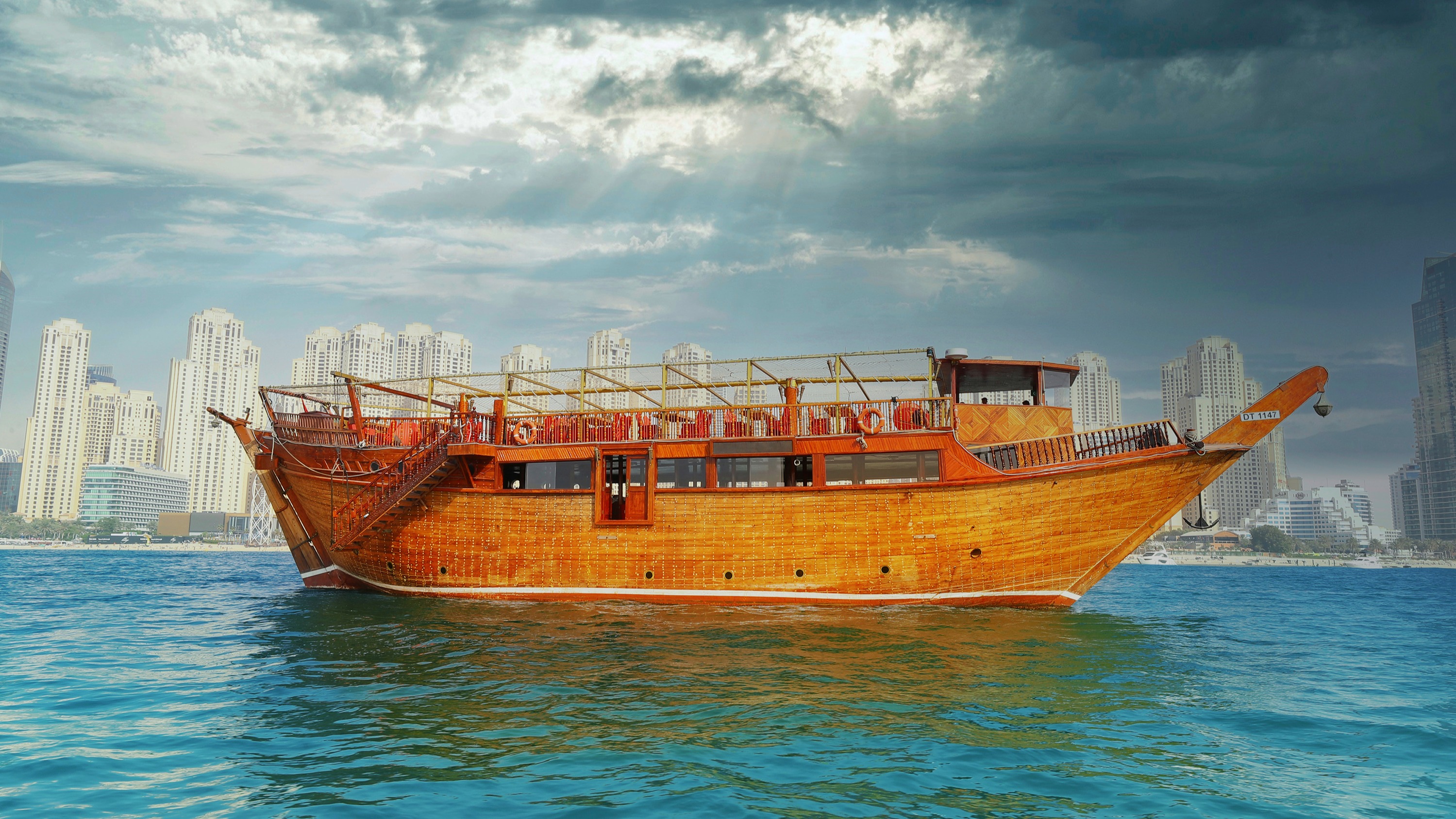 Новогодний круиз и ужин по Дубай Марине