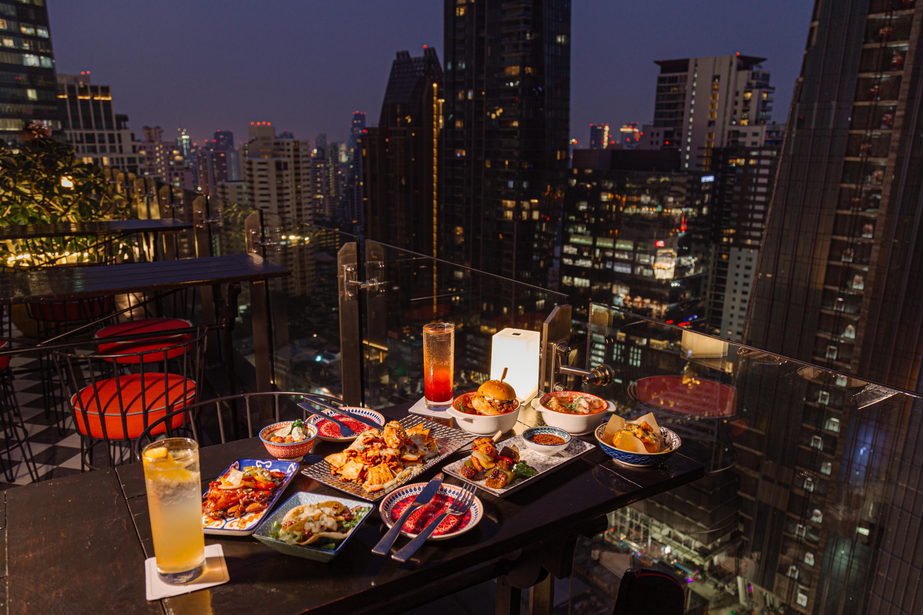 Mojjo Rooftop Lounge & Bar - 曼谷天空風景酒店