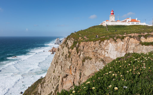 在這些雄偉、飽經風霜的懸崖上，感受海洋的浩瀚無垠