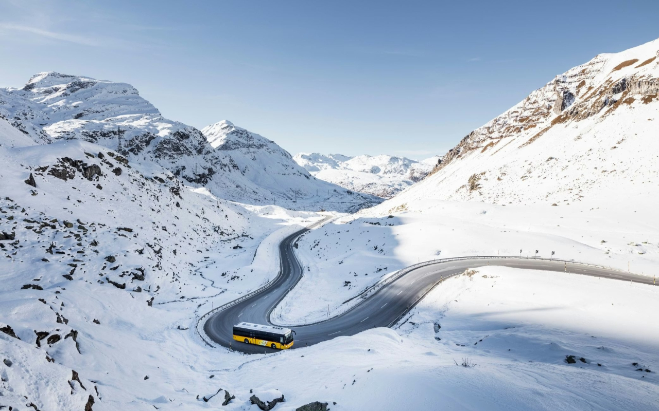 穿越邊境回到瑞士，在布雷山（Monte Bre）附近欣賞湖泊全景