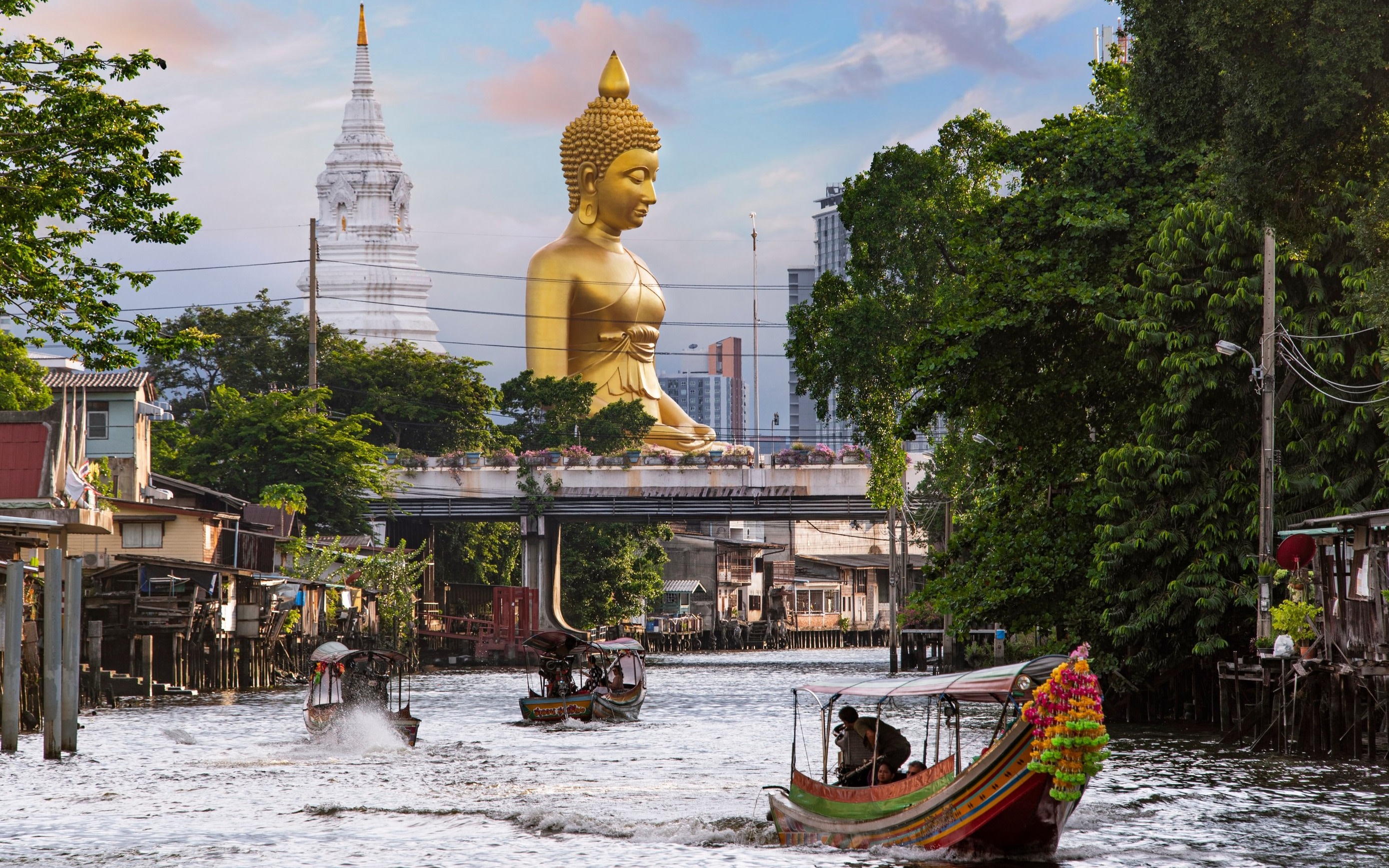 Bangkok's Canals & Chaophraya River by Longtail Boat to Wat Arun