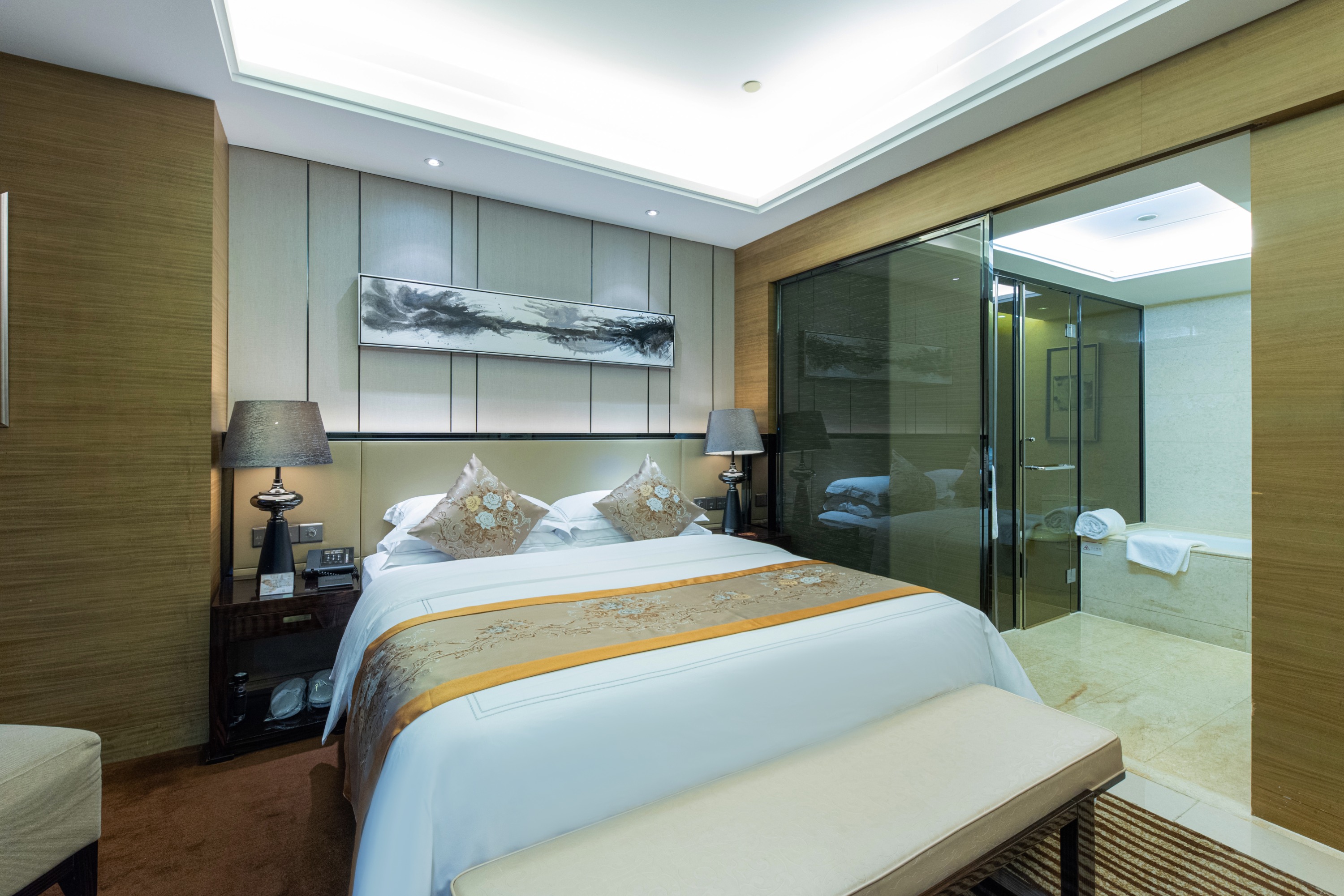 【Longgang Center】Shenzhen Yabang Langyue International Hotel Accommodation Package