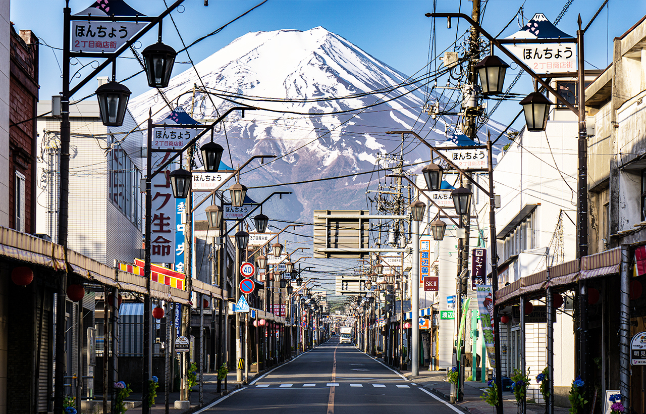 網紅打卡勝地-新倉山淺間公園&日川時計店&忍野八海&河口湖大石公園&河口湖楓葉迴廊