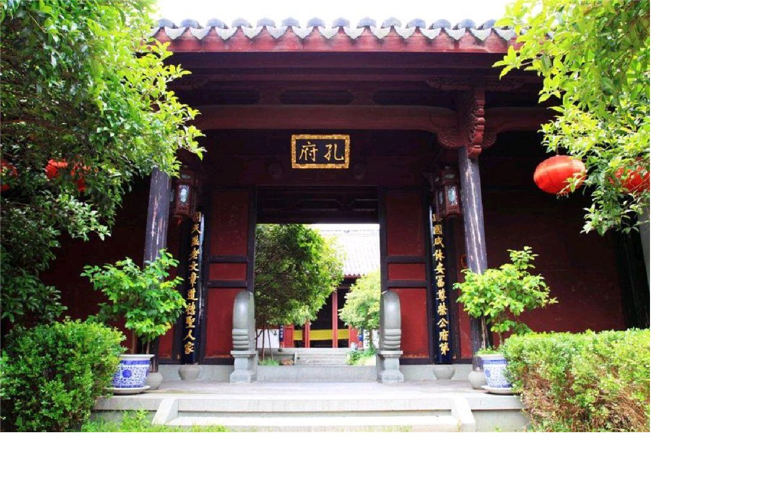 山東曲阜三孔孔廟孔府孔林顏廟一日遊（非遺馬車體驗+千年至聖之旅：從孔廟晨鐘到孔林暮鼓）