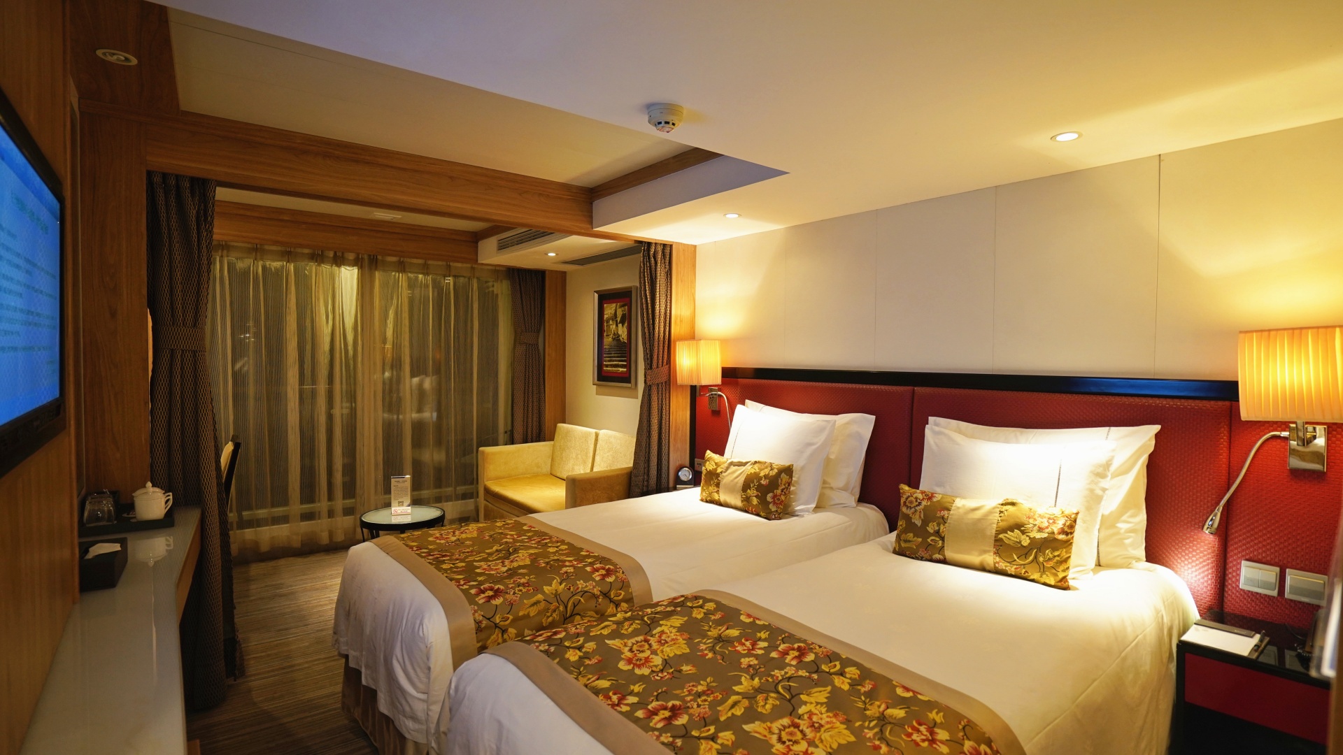 陽臺房：28平方米左右，設施配備齊全，開放式臥室陽臺，盡覽江景，是性價比的不二之選。