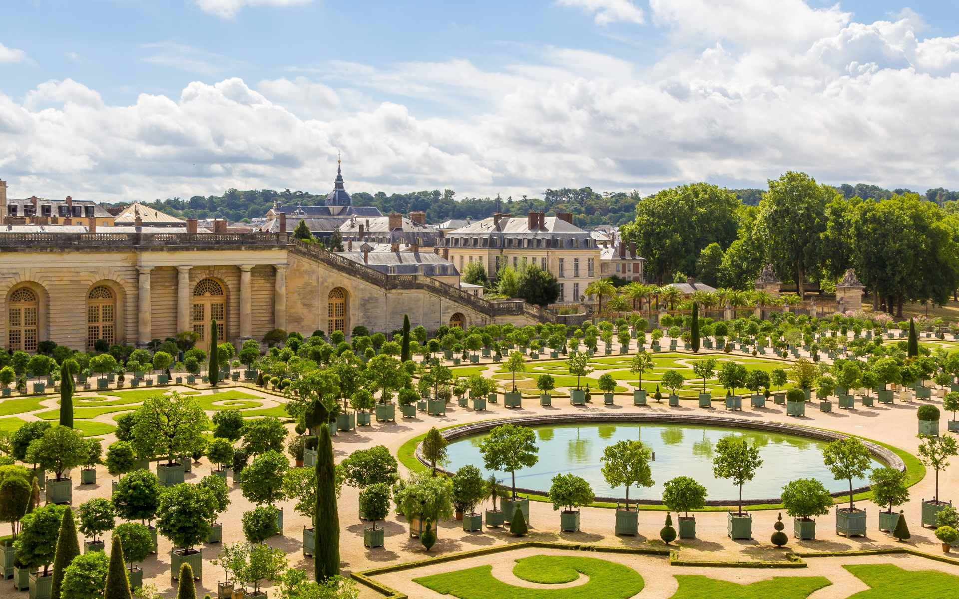 Romp around its gorgeous gardens, admire its expanse, and revel in its tranquil atmosphere