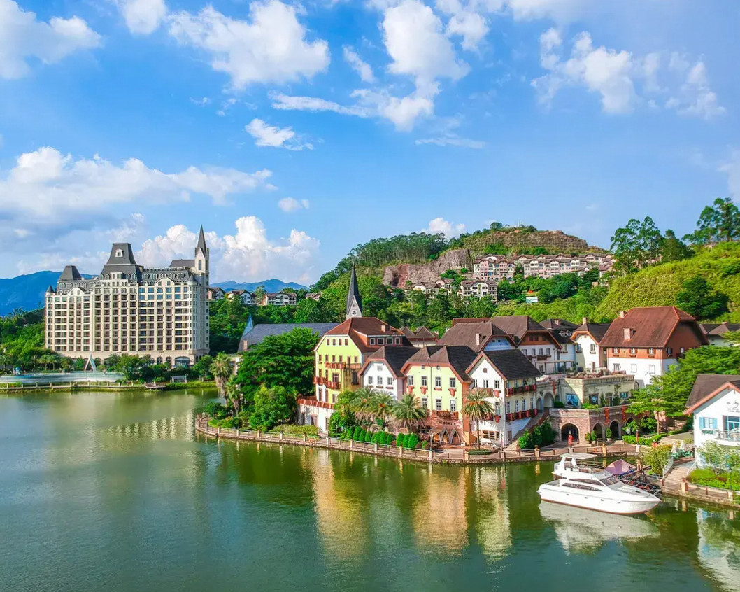 Пакет проживания в отеле Huizhou Minmetals Hallstatt Jianguo Resort | Европейский стиль