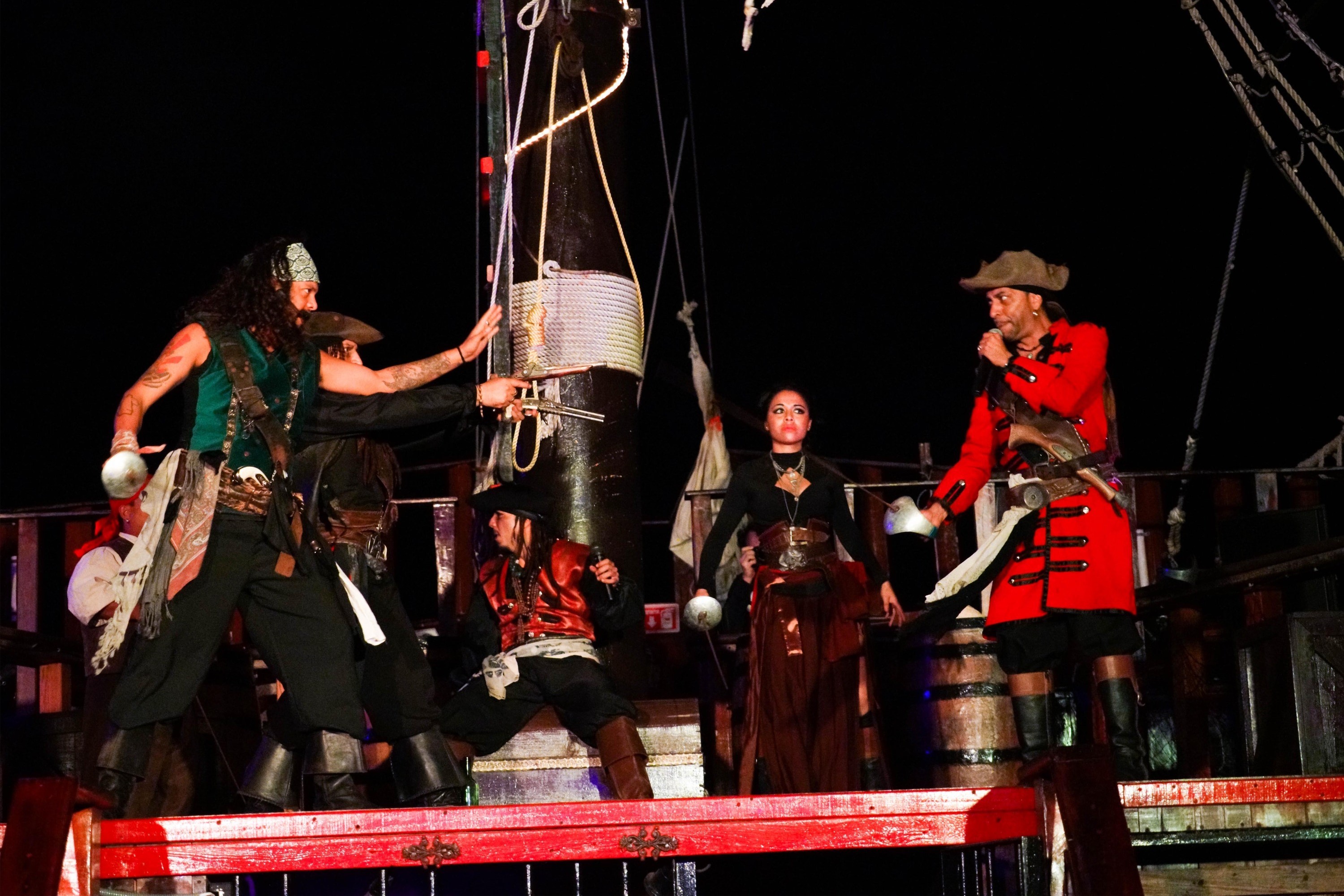 坎昆海盜船派對遊輪 (Pirate Ship Party Cruise in Cancun)