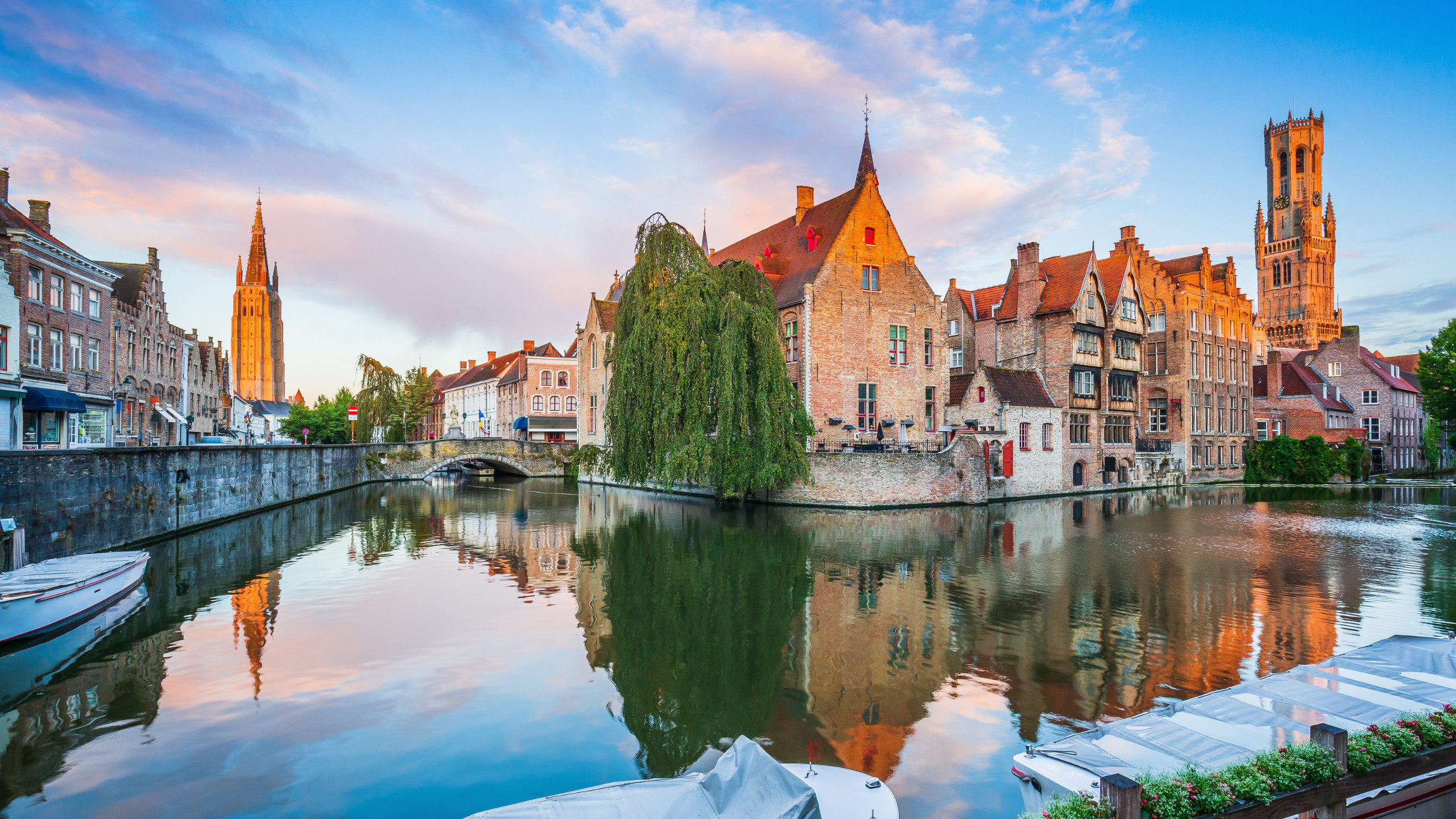(Free eSIM) Bruges: City Highlights & Historical  Walking Tour