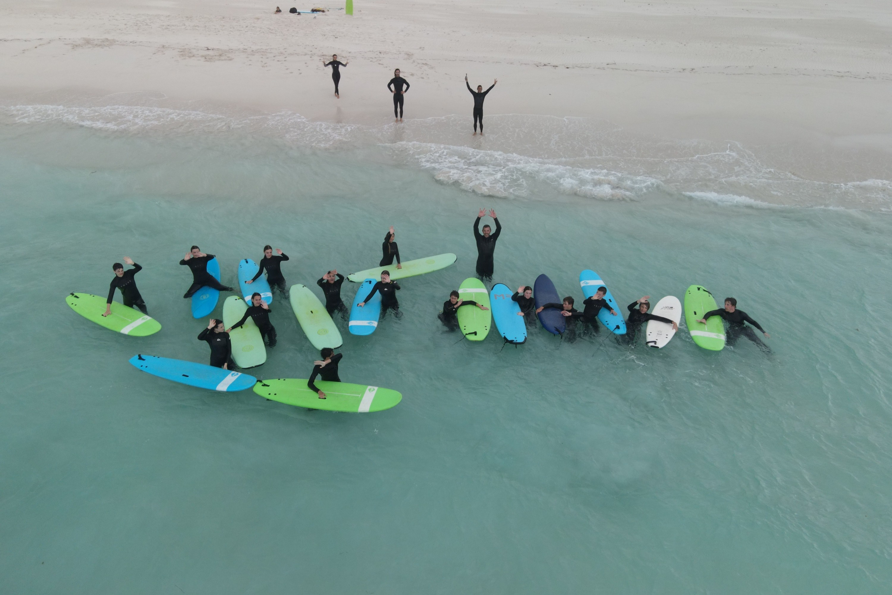 グループサーフィンレッスン（マーガレットリバー / Margaret River Surfing Academy提供）