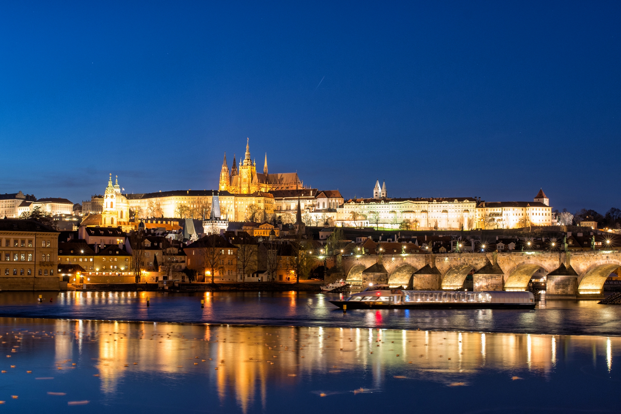 Vltava River Evening Eco Cruise with Prosecco in Prague