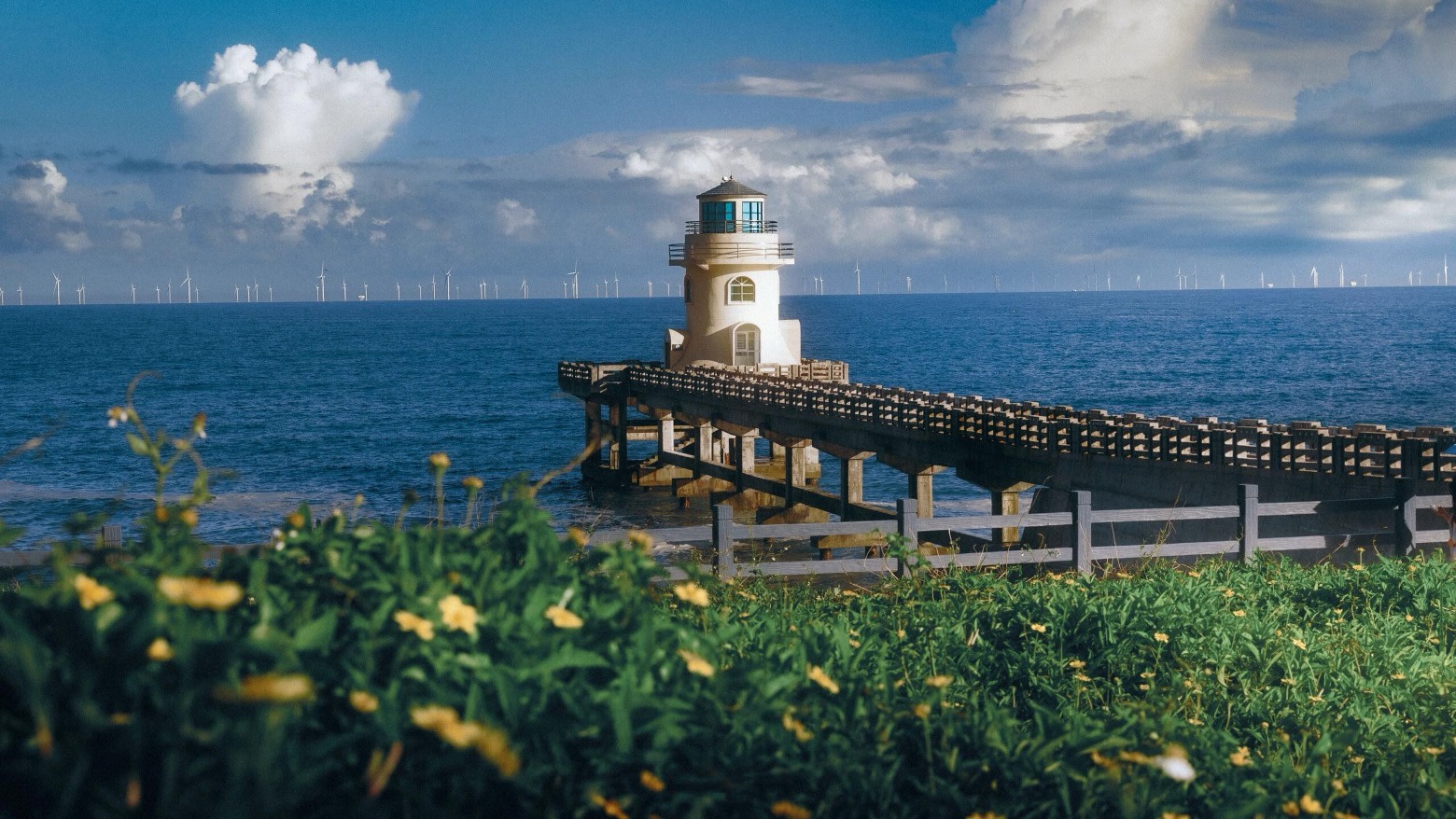 錢澳灣燈塔,是南澳海邊的溫柔守望者!白藍相間的清新塔身,矗立在碧海與沙灘的交界處,隨手一拍都是日系治癒風大片 錢澳灣燈塔,是南澳海邊的溫柔守望者!白藍相間的清新塔身,矗立在碧海與沙灘的交界處,隨手一拍都是日系治癒風大片