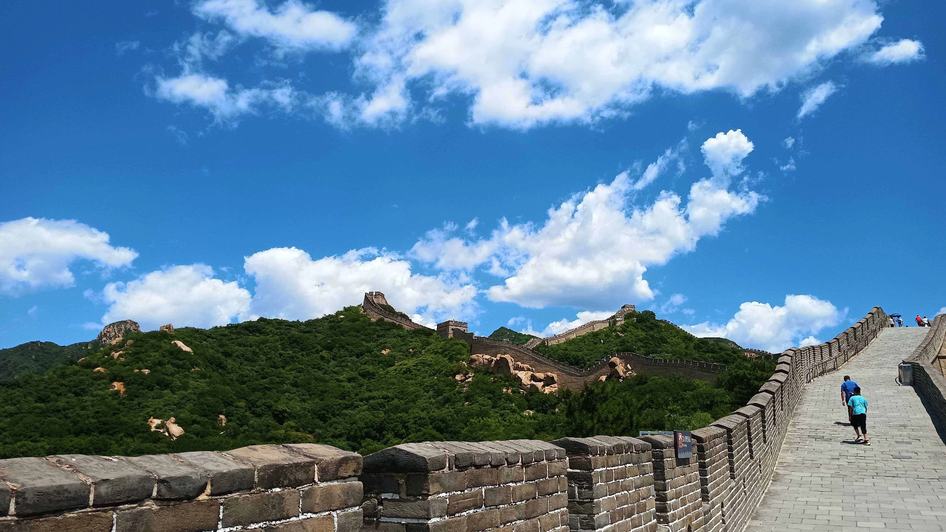 八達嶺是在明長城中保存最好、也最具代表性的地段，古稱居庸之險不在關而在八達嶺。該段長城地勢險峻，居高臨下，集巍峨險峻、秀麗蒼翠於一體。是舉世聞名的旅遊勝地。