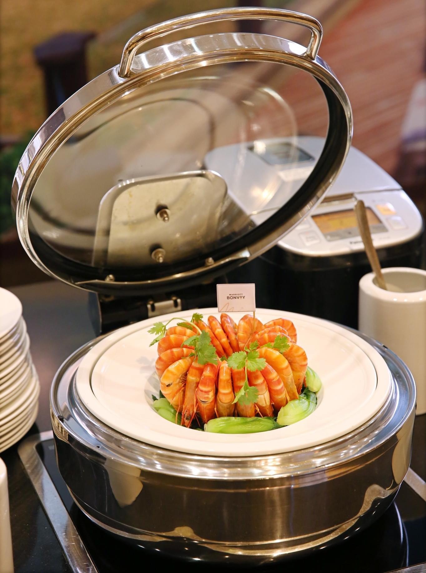 Sheraton Hanoi 飯店 (Oven D'or 餐廳) 國際自助餐