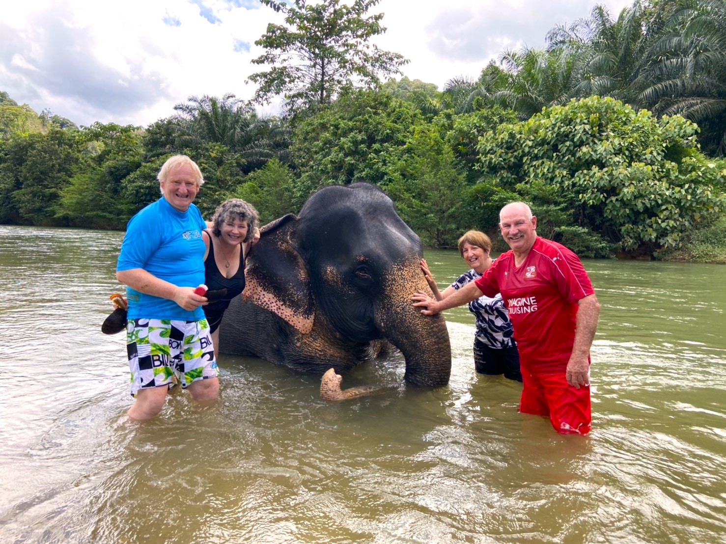 考索大象救援中心（Khao Sok Elephant Rescue Center）一日遊（含漂流 & 烹飪體驗 & 午餐）
