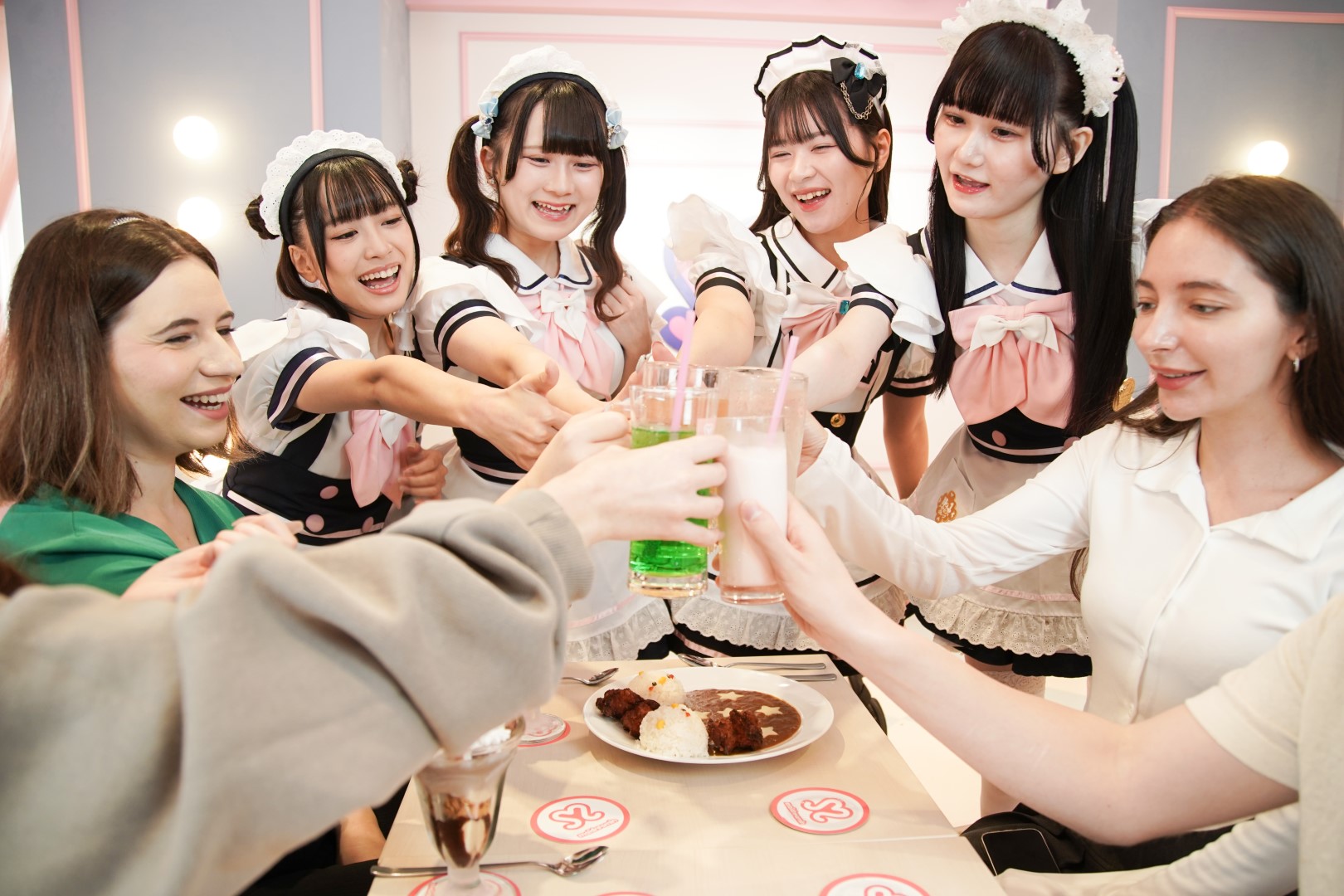 我們還推薦無限暢飲選項🎵
Maidreamin的飲料菜單有超過50種，從不含酒精到含酒精！
對於那些想在用餐時喝多種飲料，或者想喝越來越多酒精的人來說，這是一個非常經濟的選擇。