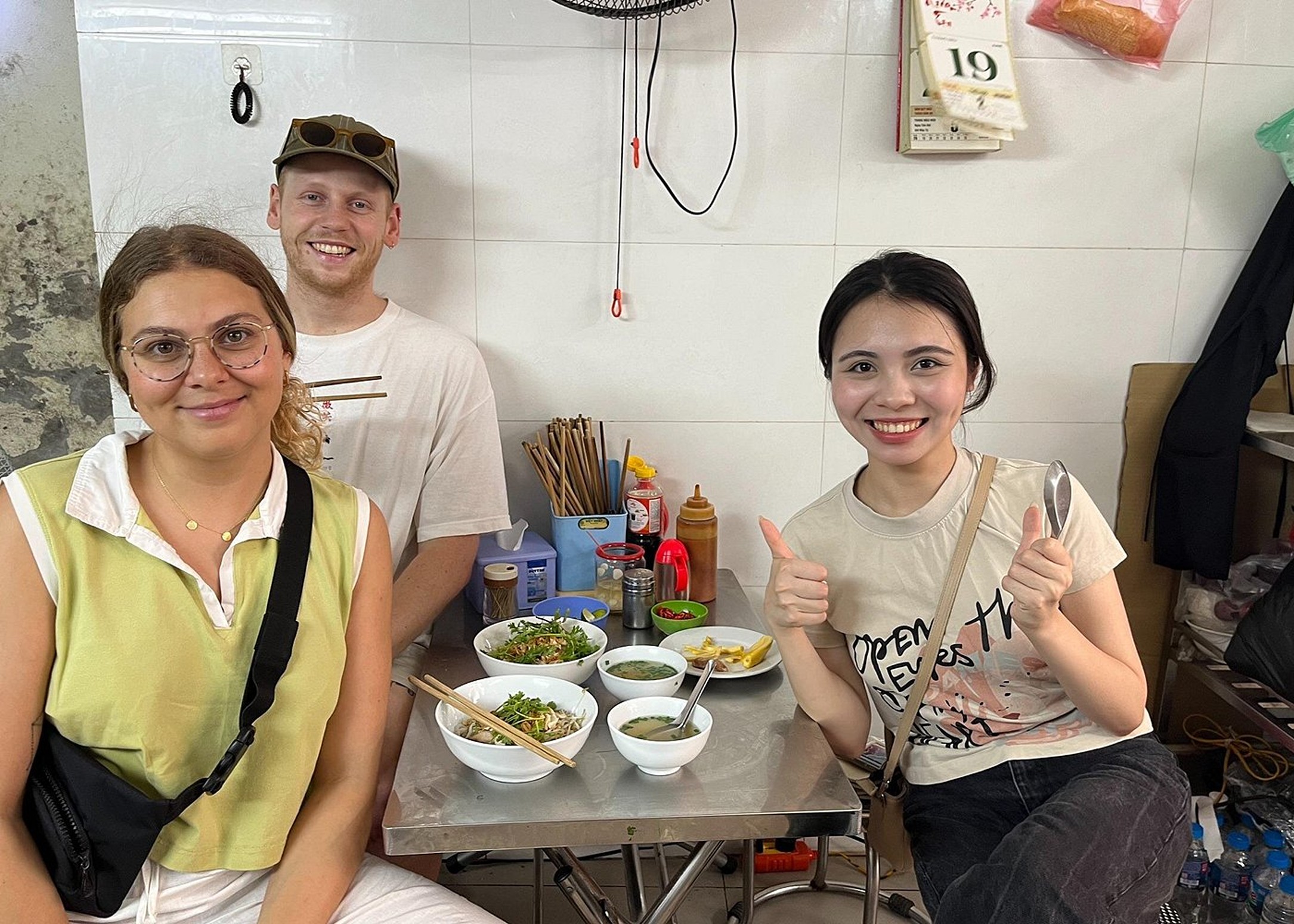 與您可愛的導遊會合，開始這場美食之旅，品嚐老城區中心的一些著名菜餚