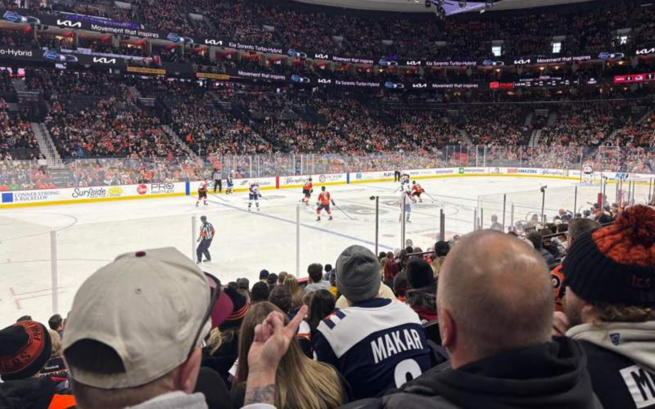 下層邊線座位提供絕佳視野、近距離接觸球員的機會,以及充滿活力的場邊刺激體驗。 下層邊線座位提供絕佳視野、近距離接觸球員的機會,以及充滿活力的場邊刺激體驗。