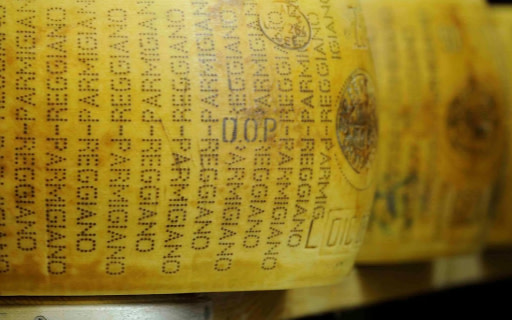 真正道地的帕馬森雷加諾起司輪，美麗呈現