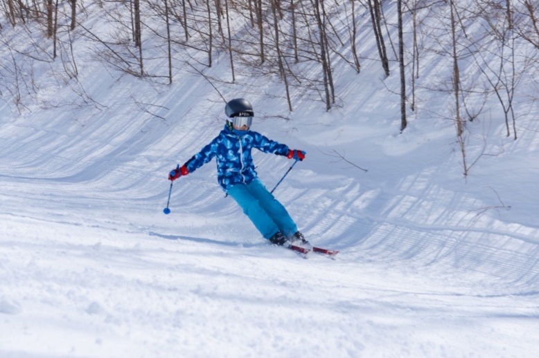Kamui Ski Links Small Class Ski Lesson in Asahikawa from Sapporo
