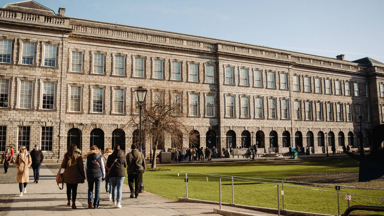 Dublin City Highlights Full-Day Small Group Walking Tour