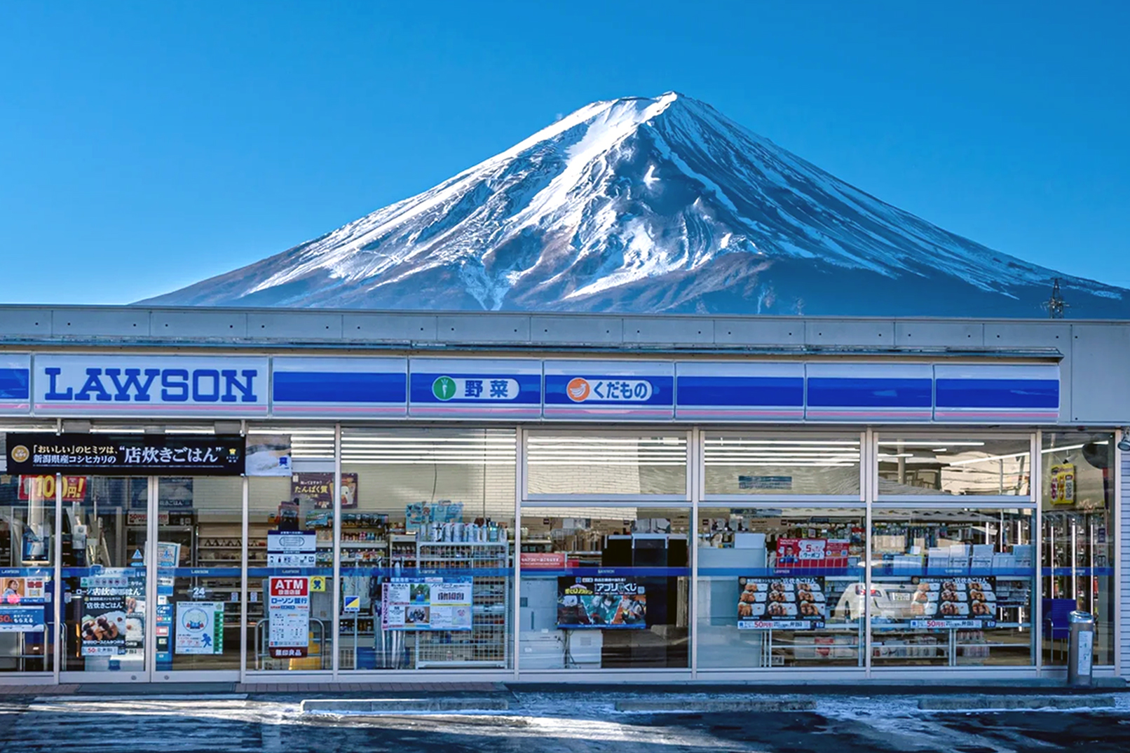 Lawson便利店：它是富士山上最具標誌性的打卡點之一，甚至被稱為 “世界上最美的便利店”。是網紅拍照打卡點。