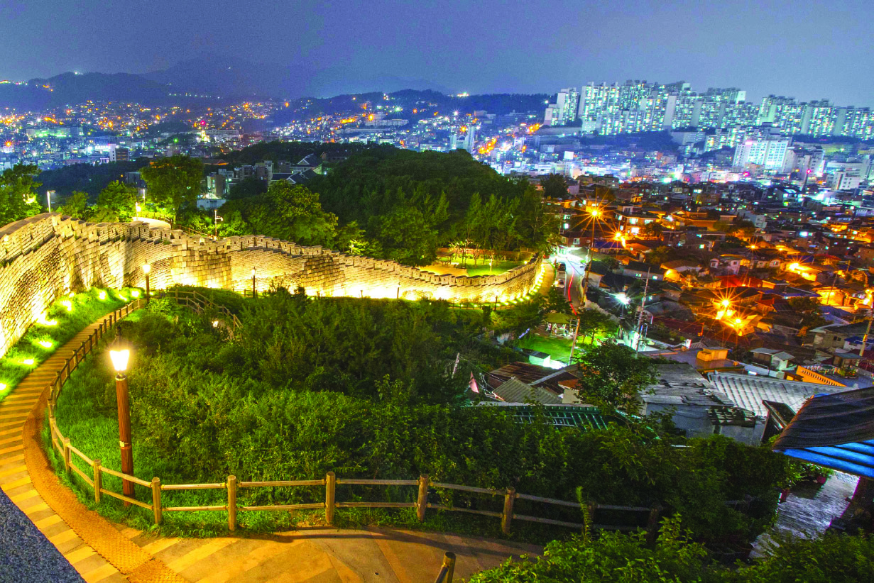 首爾夜遊：昌慶宮、廣藏市場、駱山公園