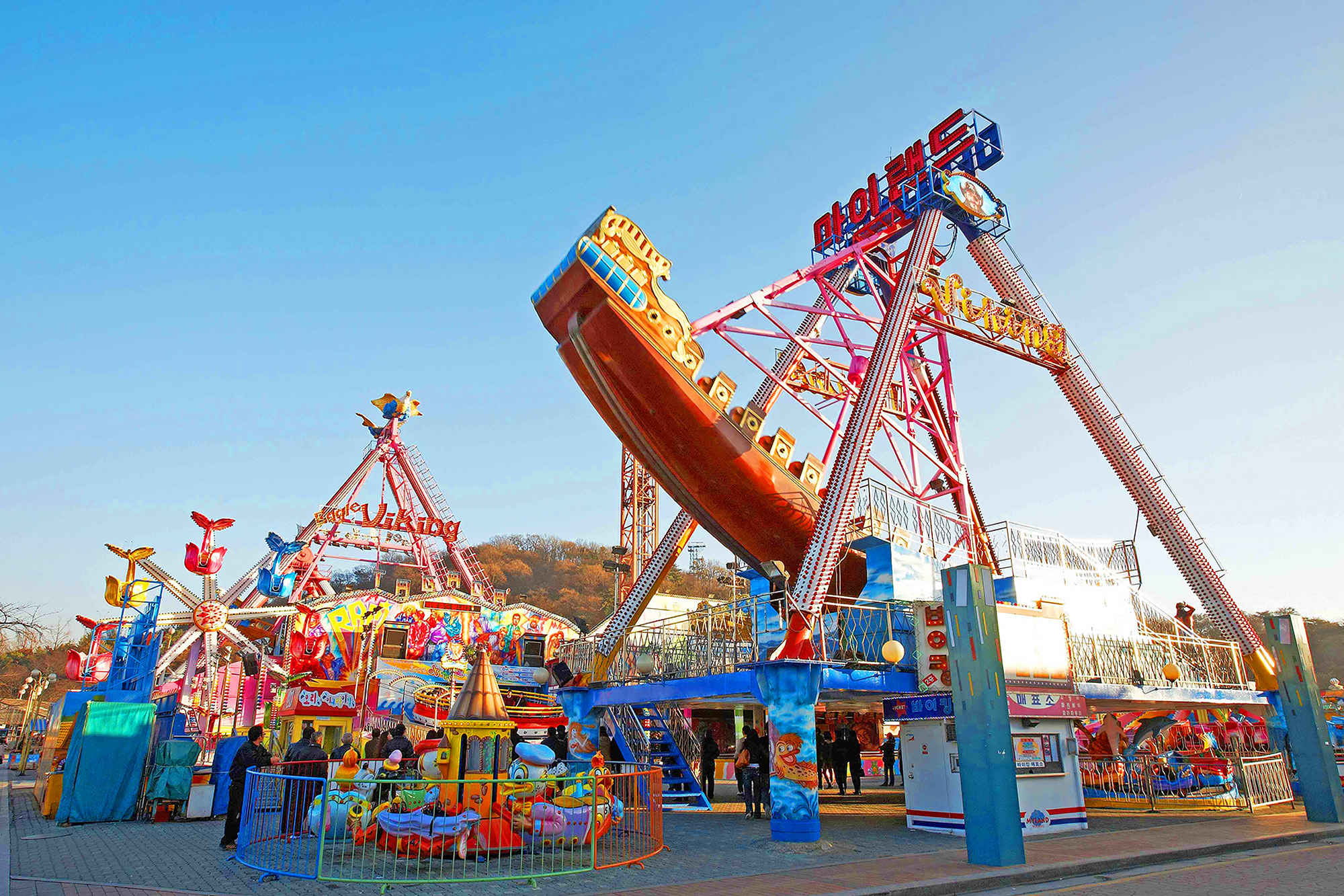 🎢 仁川月尾島上的「月尾島遊樂園 (Wolmido Amusement Park)」是一座充滿活力的海濱遊樂園。 🎢 仁川月尾島上的「月尾島遊樂園 (Wolmido Amusement Park)」是一座充滿活力的海濱遊樂園。
