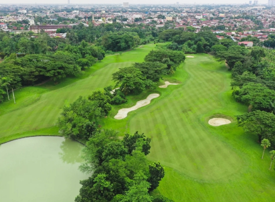 2-Days Golf Getaway with Private Transport in Medan 