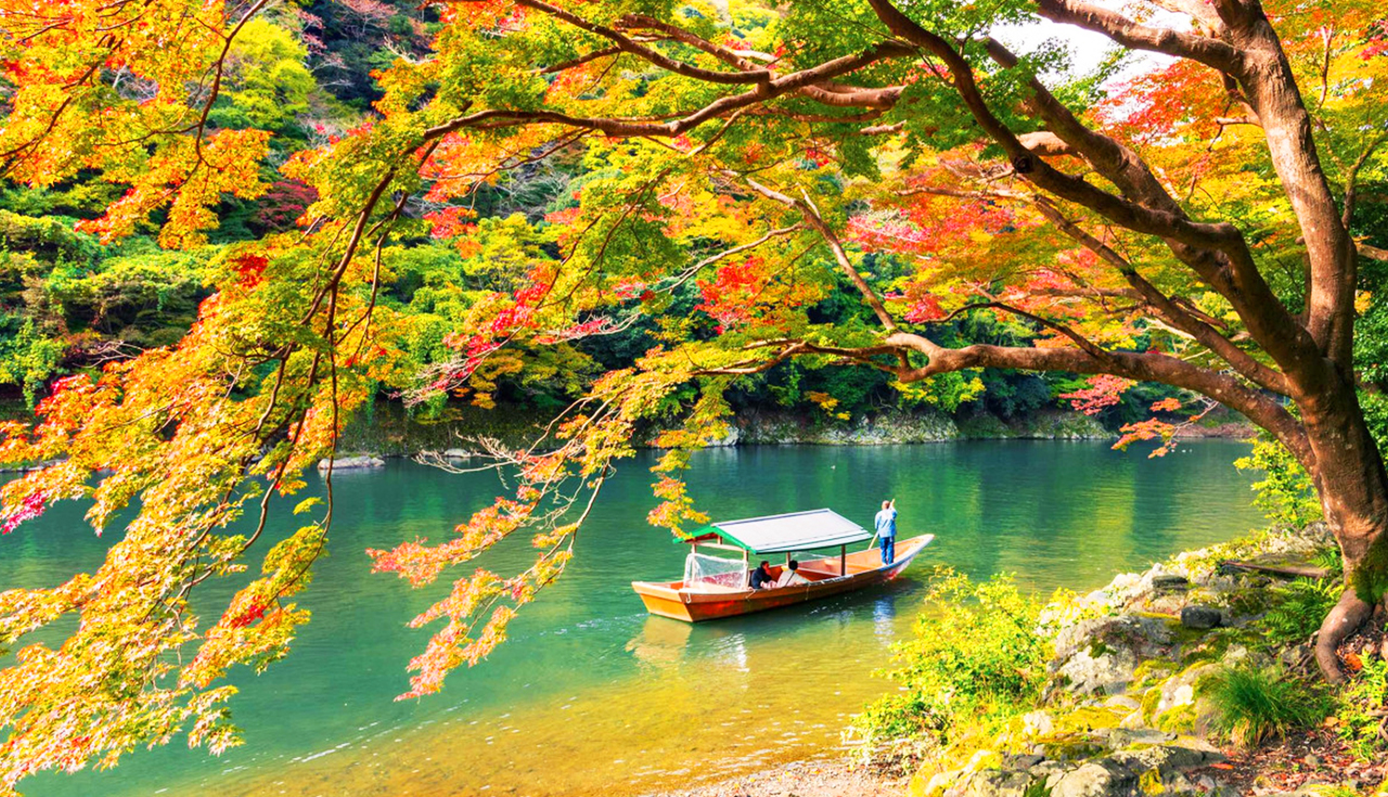 京都三千院&嵐山小火車&嵯峨野竹林小徑&嵐山車站足湯溫泉