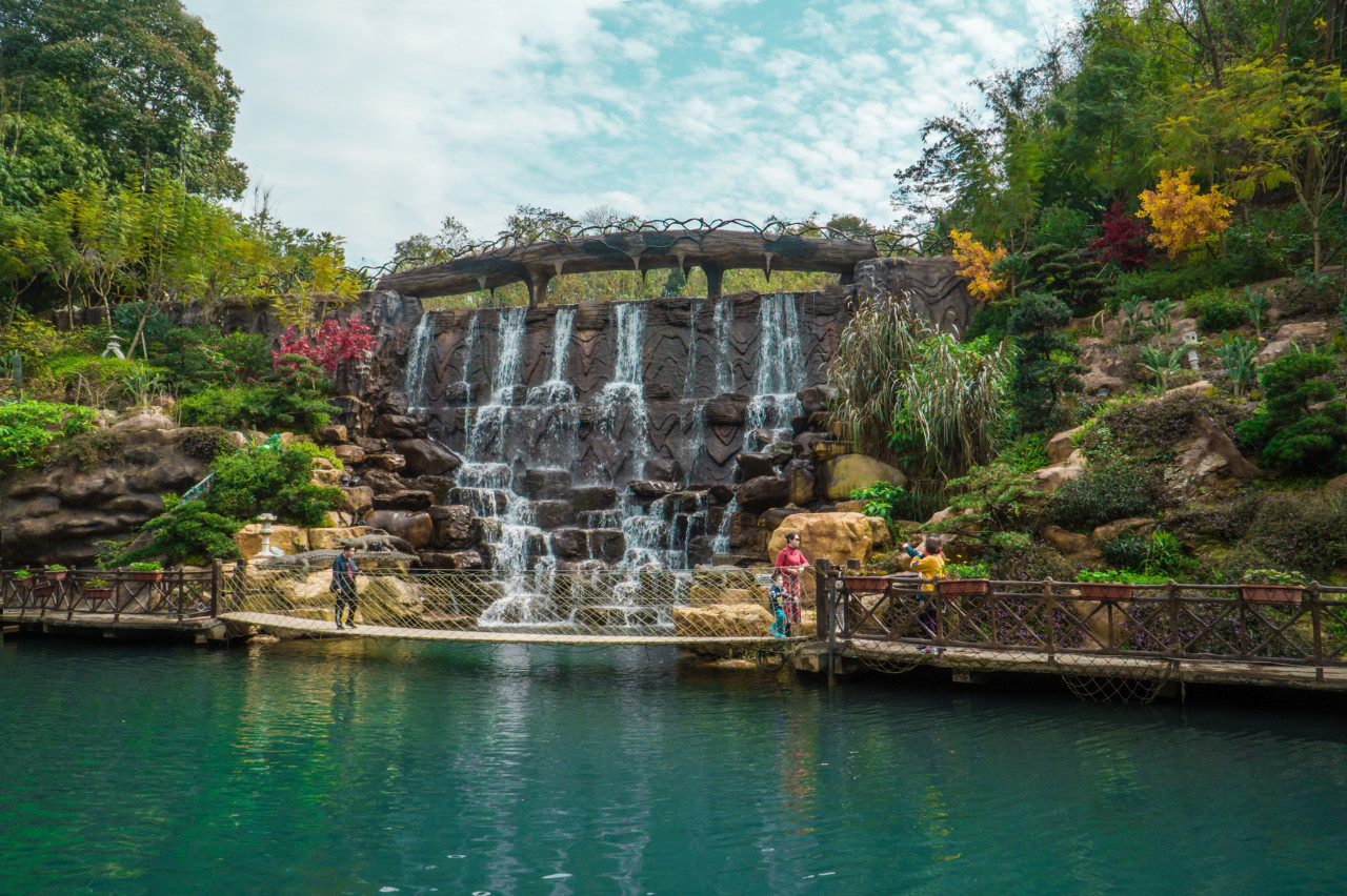 [China Railway Tour] 2-Day Tour from Guangzhou/Shenzhen to Chimelong Resort in Qingyuan + Qingyuan Forest Kingdom + Gulong Gorge