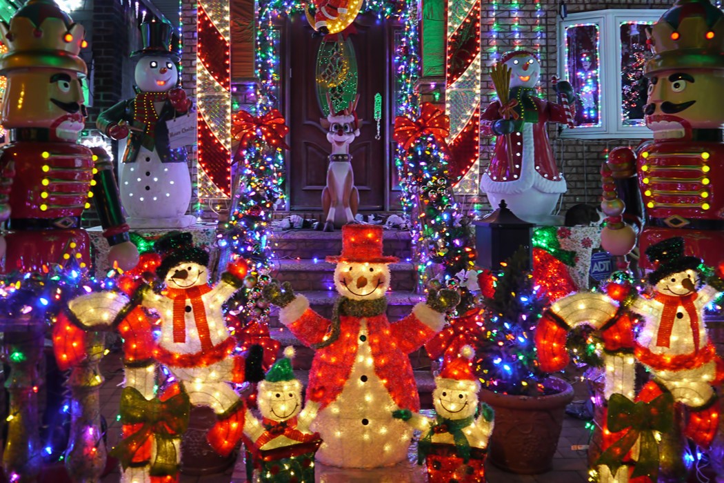 Dyker Heights Brooklyn Christmas Lights Tour from New York