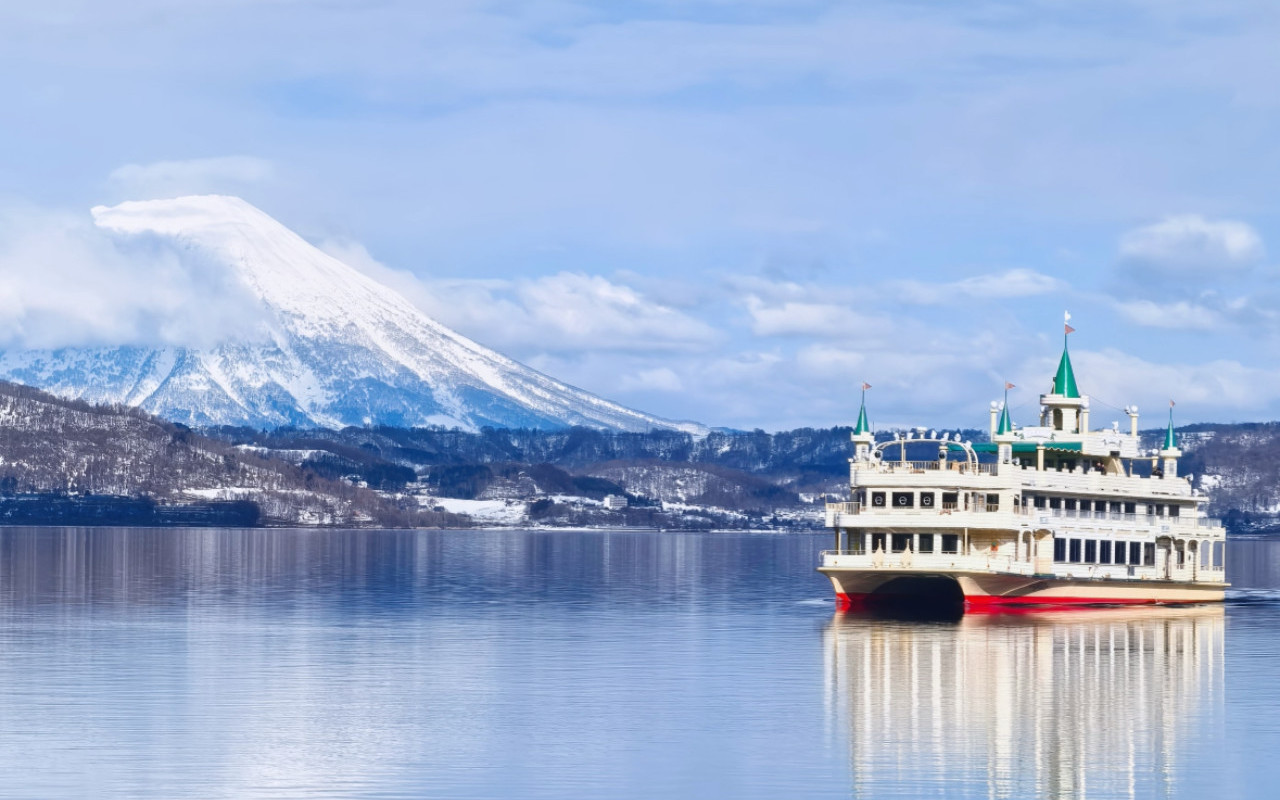 Hokkaido Winter Limited/Lake Toya + Noboribetsu Small Group Day Trip/Snow-Reflecting Lake + Volcanic Wonders