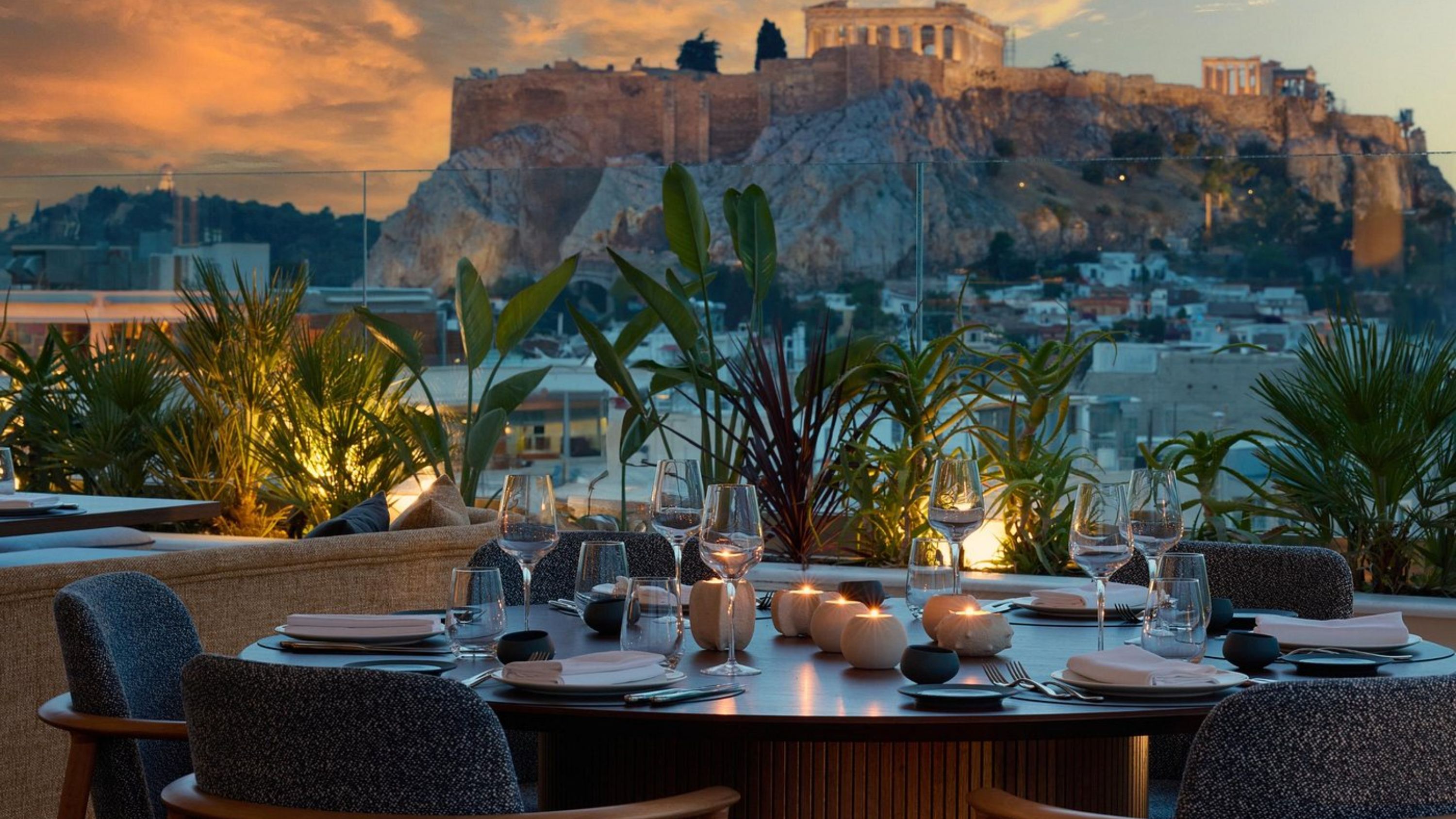 Rooftop dining experience in Athens