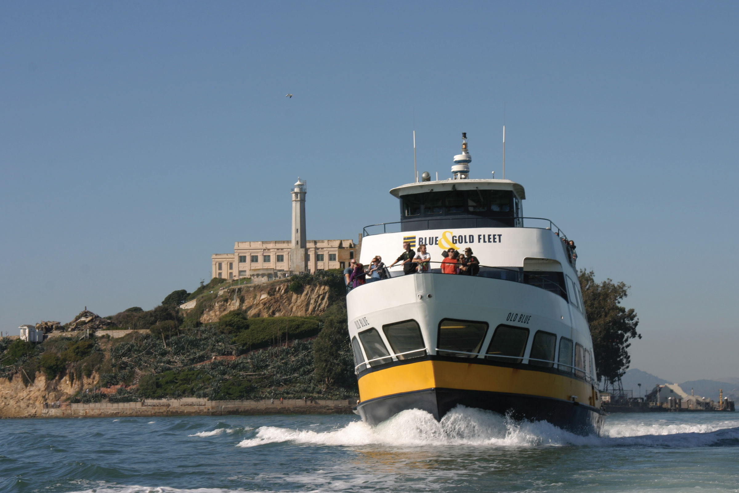 Enjoy a seamless blend of sightseeing and adventure with the San Francisco bus and boat tour