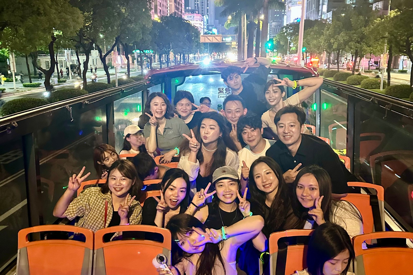 This is a nightlife you have never experienced before🚌Explore Taipei at night in a different way and leave beautiful memories📷