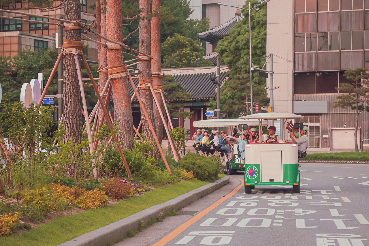 Seoul Tram Night tour (Chinese-speaking guide)