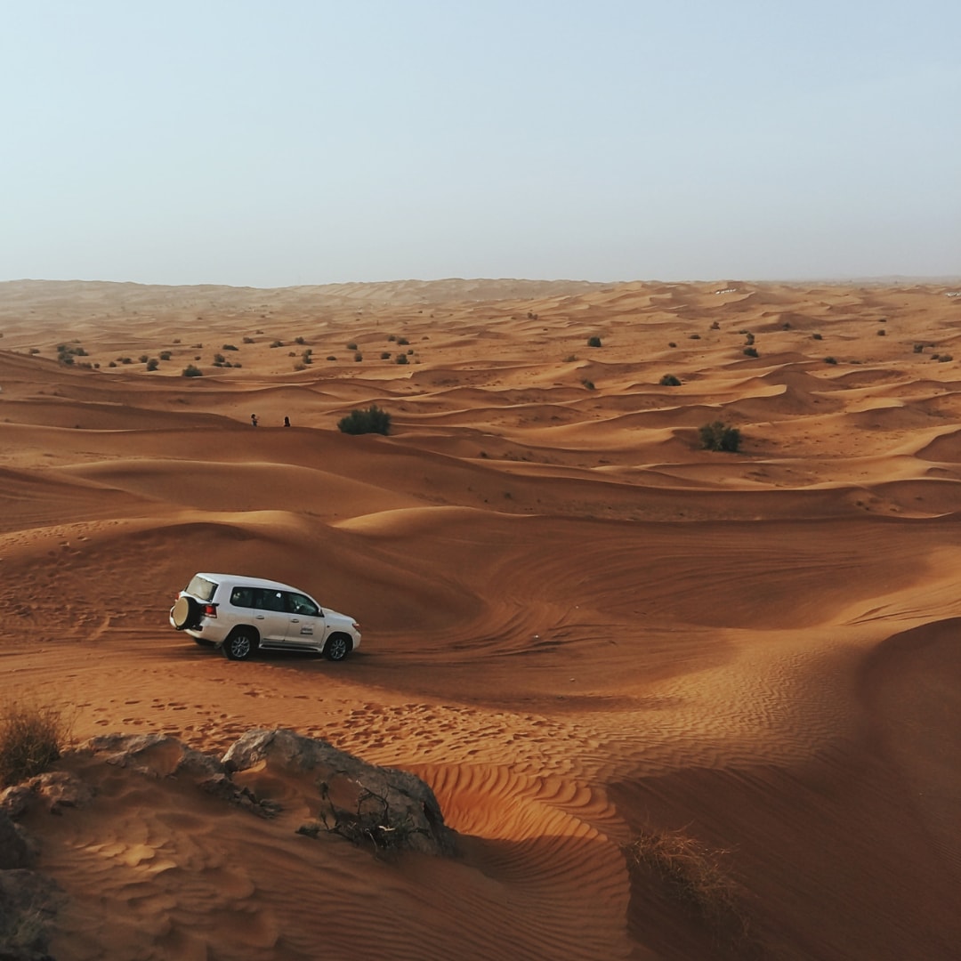 迪拜沙漠野越野體驗（含燒烤晚餐 &amp; 四輪摩托車）