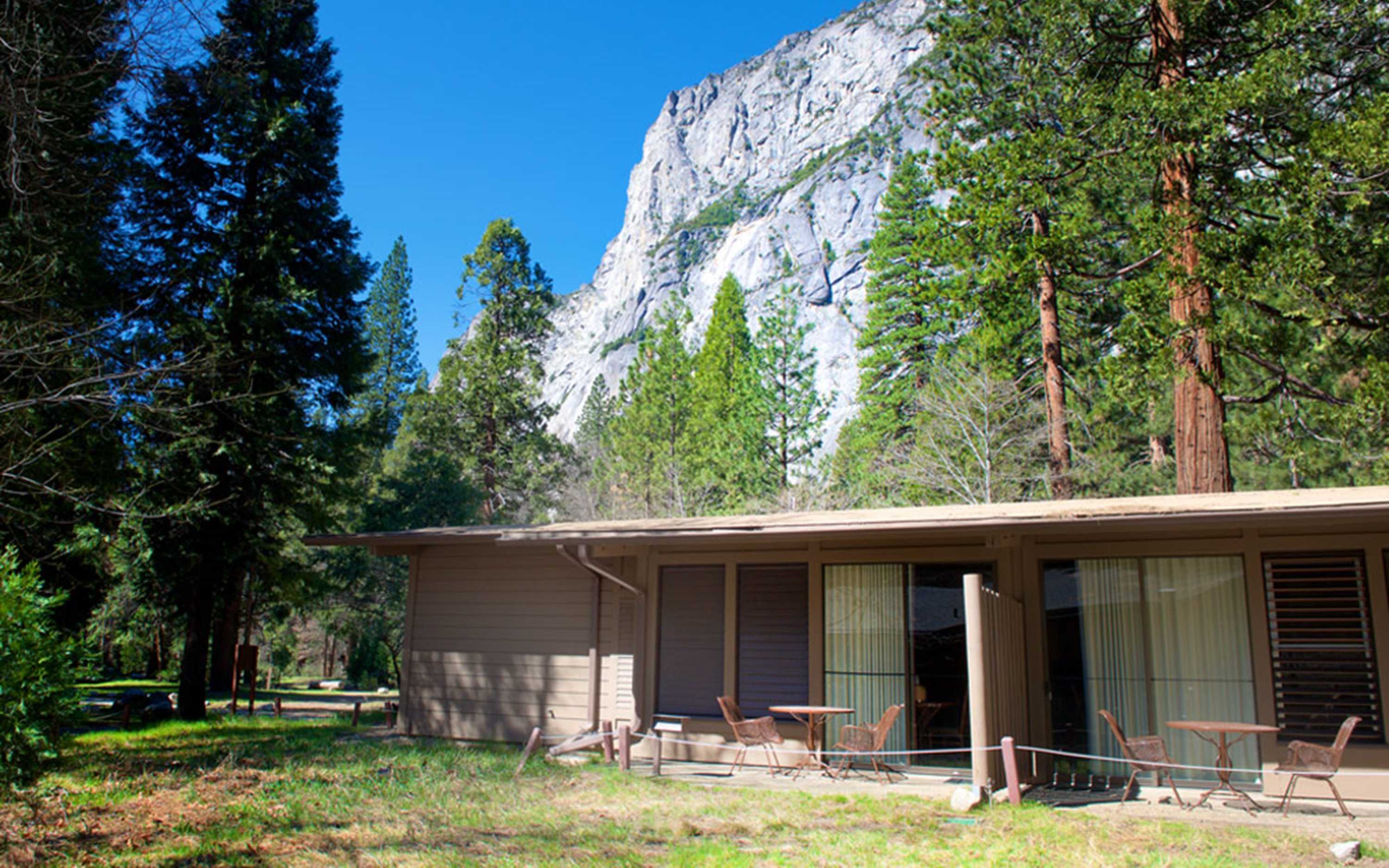 您位於優勝美地瀑布腳下的鄉村小屋外觀 您位於優勝美地瀑布腳下的鄉村小屋外觀