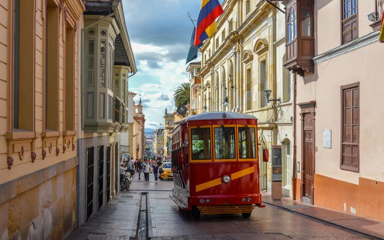 探索波哥大的文化核心，在坎德拉里亞區欣賞充滿活力的街頭藝術